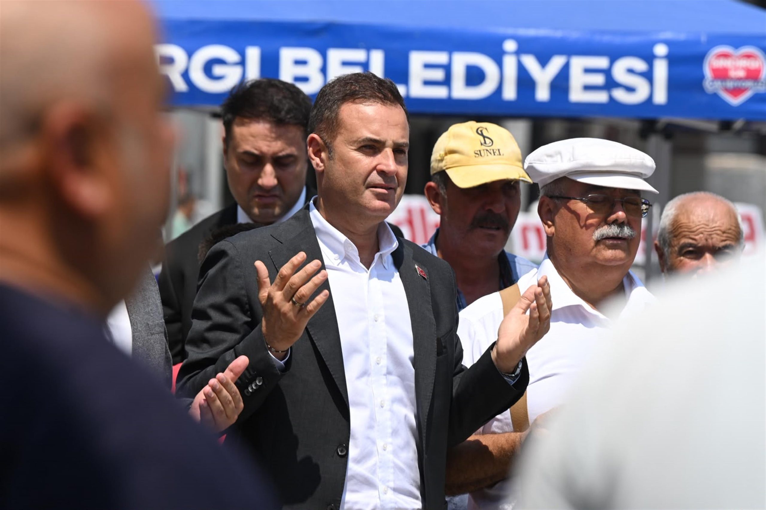 Akın, depremin yıl dönümünde Sındırgı’yı unutmadı