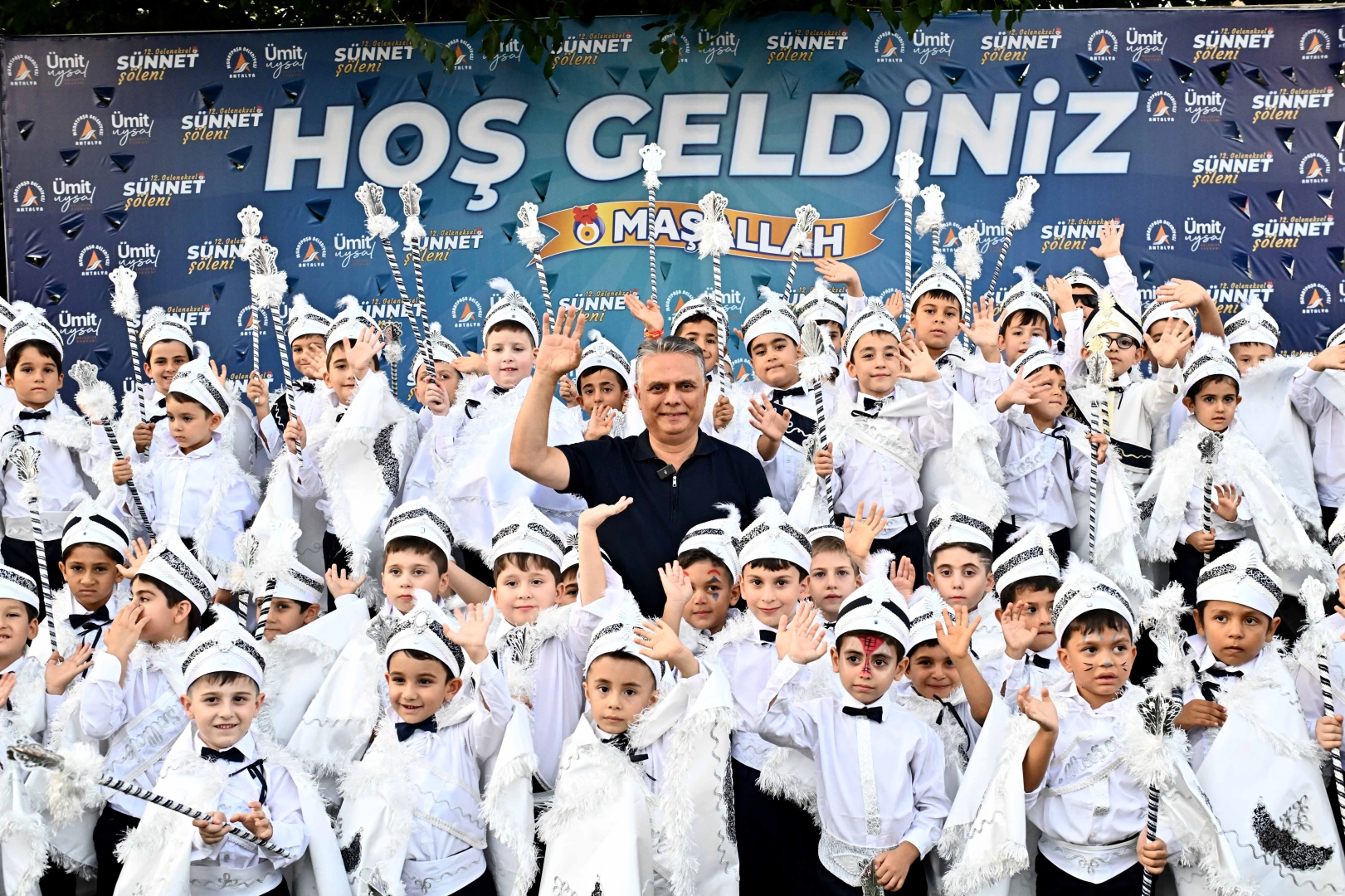 Antalya Muratpaşa’da 122 çocuktan erkekliğe ilk adım