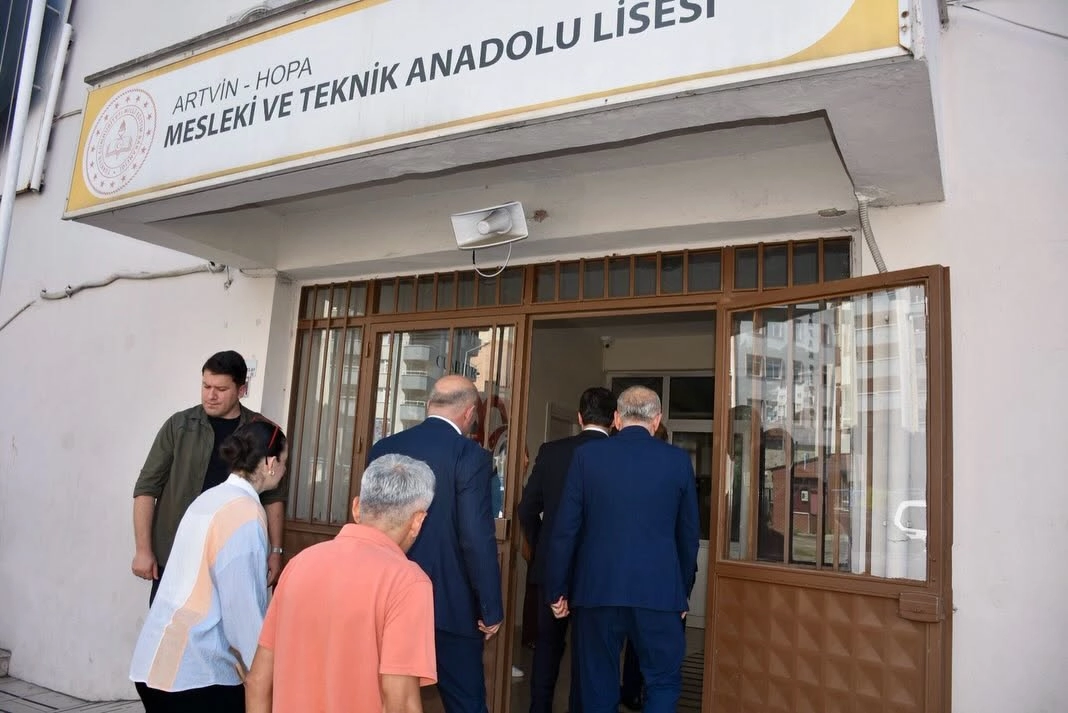 Artvin Hopa’da Kaymakam Karakaya’dan okullara inceleme