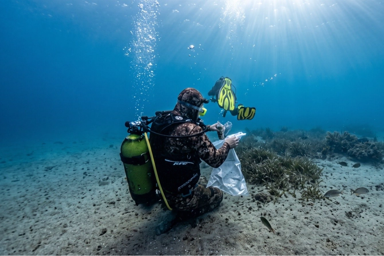 Aydın Kuşadası’nda deniz dibi temizliği