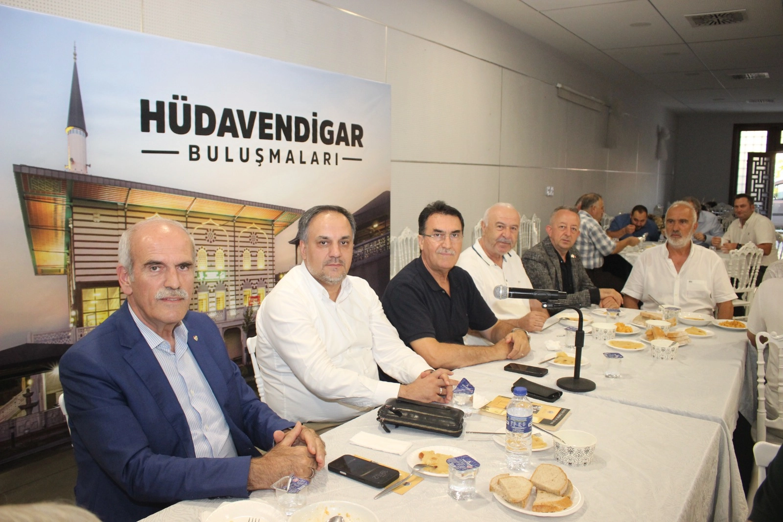 Bursa’da Mustafa Dündar ‘Hüdavendigar Buluşmaları’nın konuğu oldu
