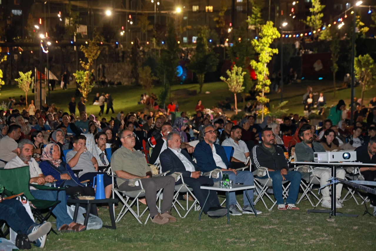 Kayseri Talas’ta yıldızların altında ‘Eren’ coşkusu