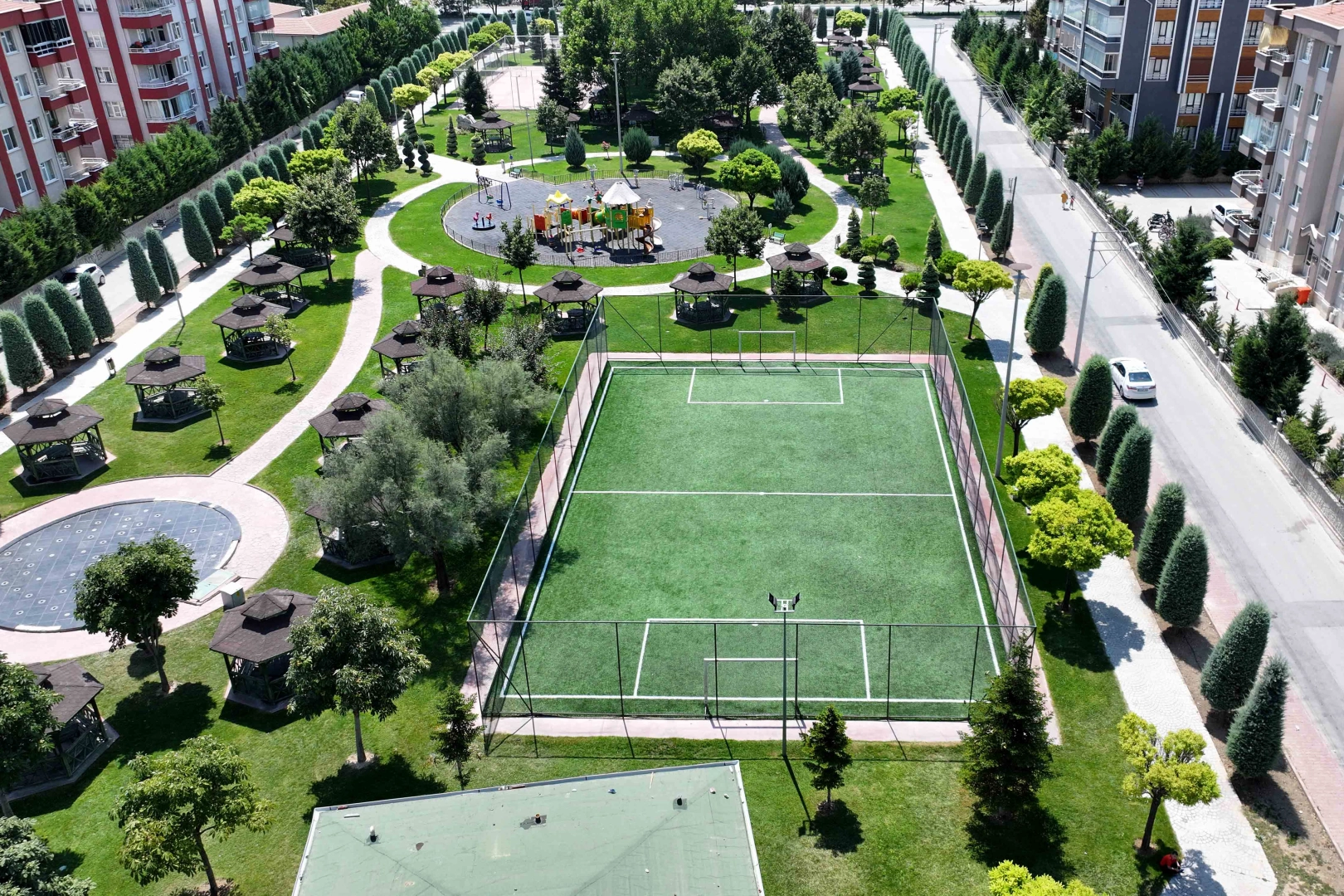 Konya Karatay’da 14 halı saha yolda