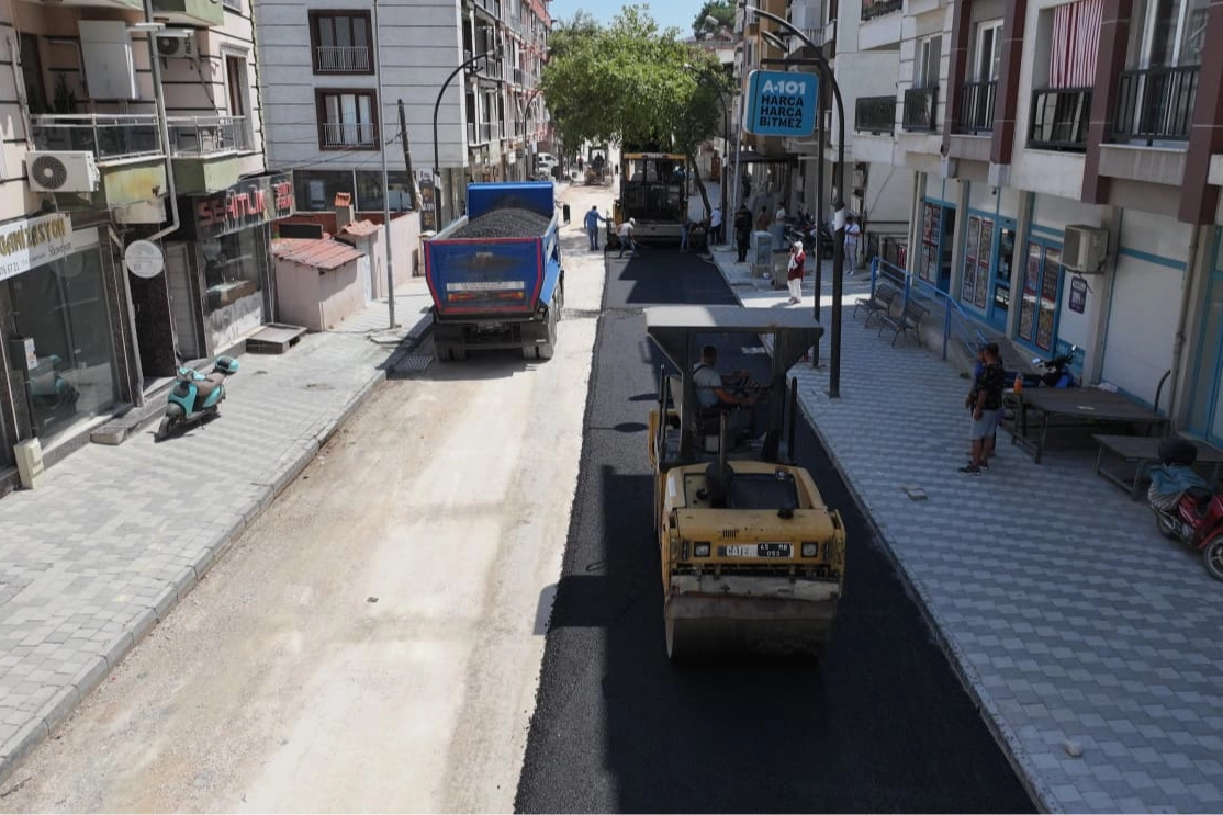 Manisa Soma’da Turgutalp Mahallesi ilk kez sıcak asfaltla buluşuyor