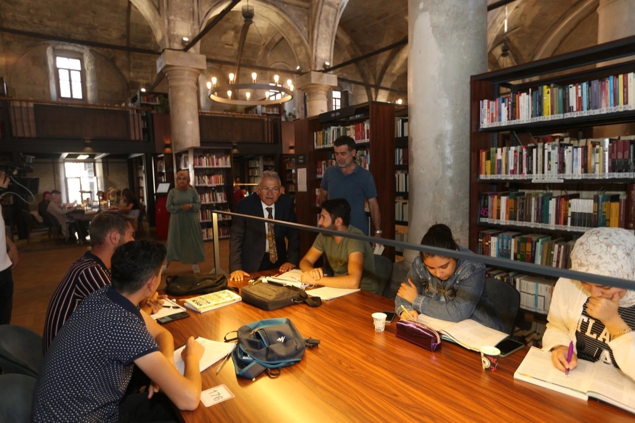 Memduh Büyükkılıç’tan ‘Okuyan Kayseri’ vizyonu