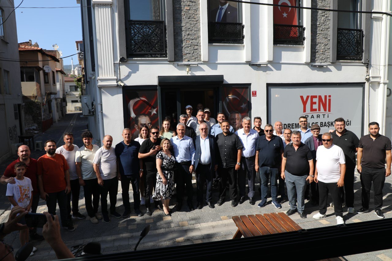 Edremit Belediye Başkanı Mehmet Ertaş ve 19 Meclis Üyesi Yeni Parti’ye katılmak için başvuru yaptı