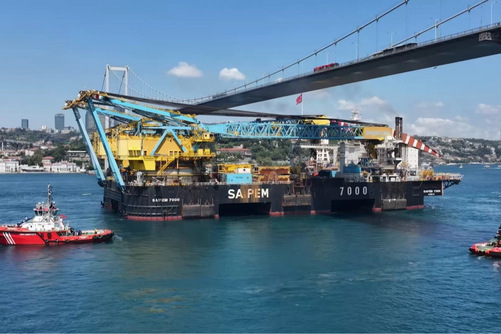 Saipem 7000 Boğazlar’dan güvenle geçti