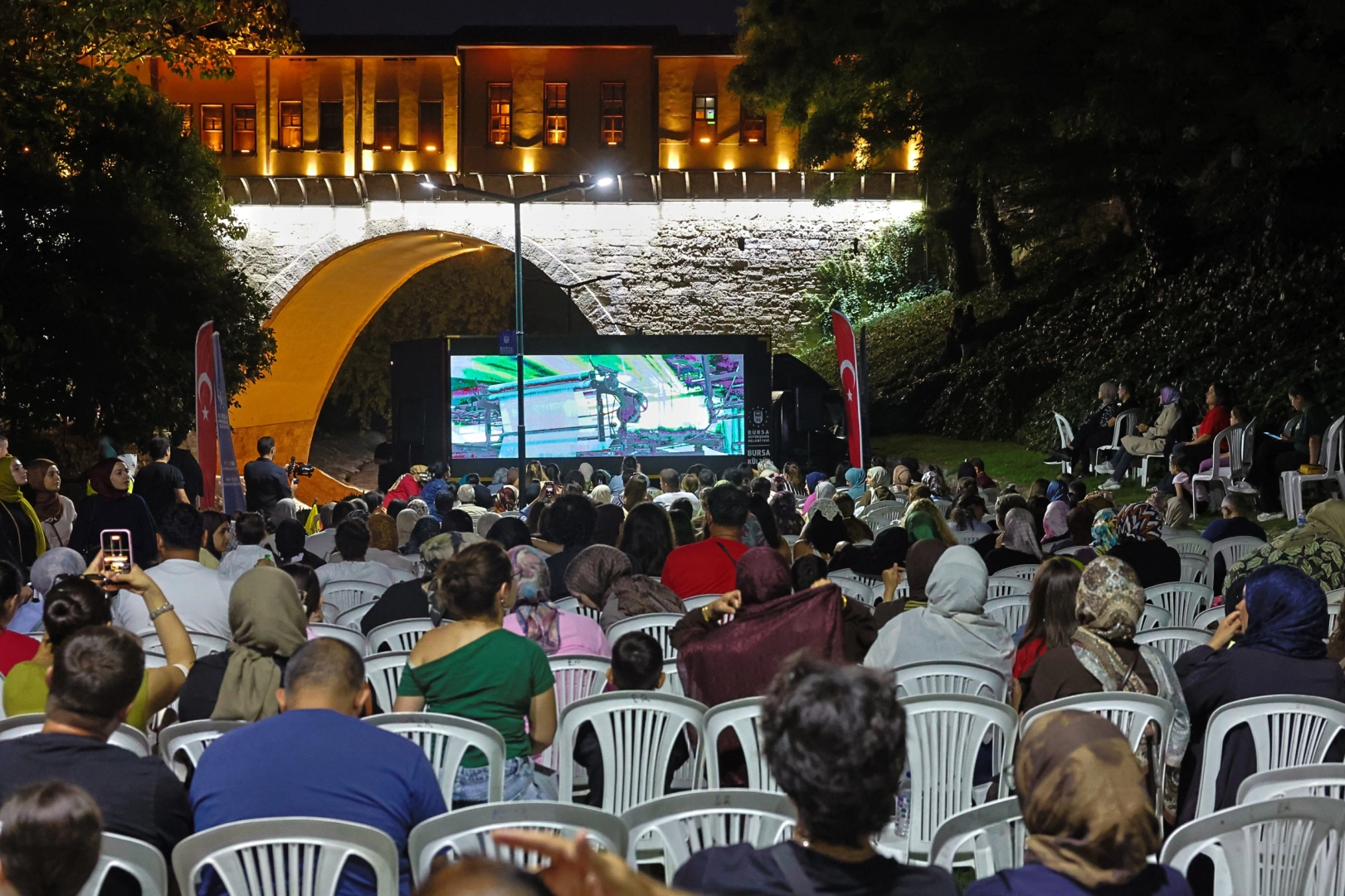 Bursa Irgandı Köprüsü’nde sinema keyfi