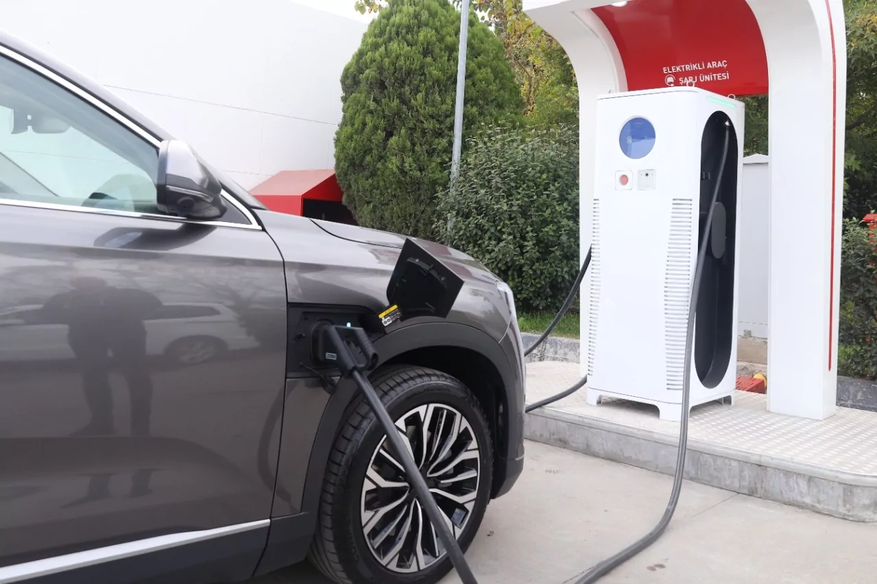 Elektrikli araçların evde şarj edilmesine yasak mı geldi? Açıklama İletişim’den yapıldı