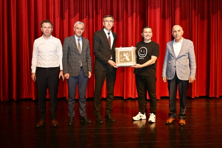 Bursa’da öğretmenler ‘Maarifin Kalbinde’ oyunla buluştu