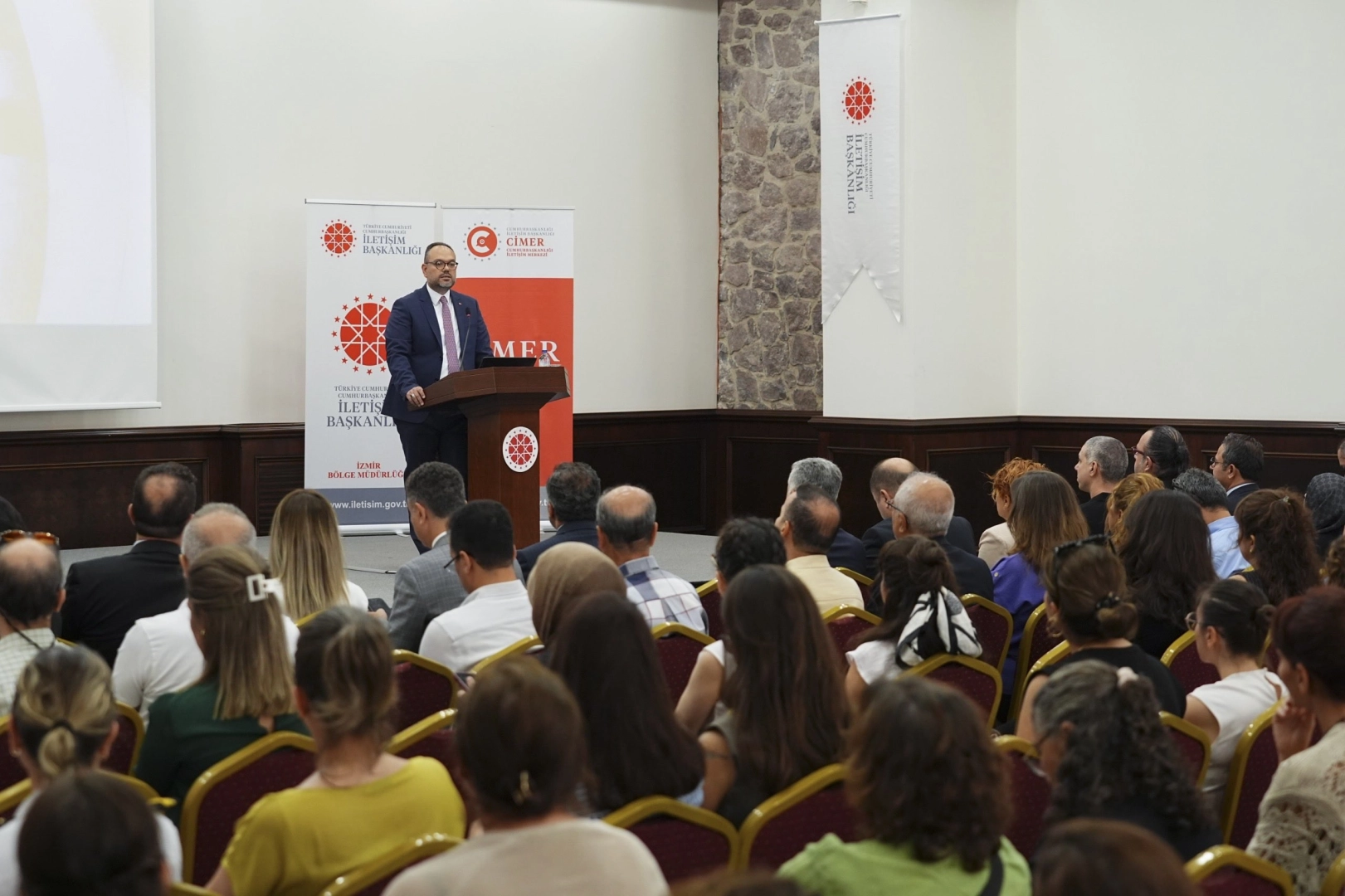 İletişim’den İzmir’de kamu personeline yönelik eğitim
