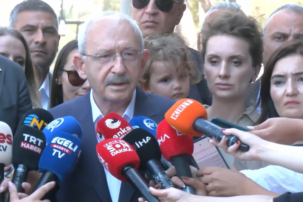 Kılıçdaroğlu’ndan Buca Cezaevi önünde dikkat çeken mesaj… İddianame bir an önce yazılmalı!