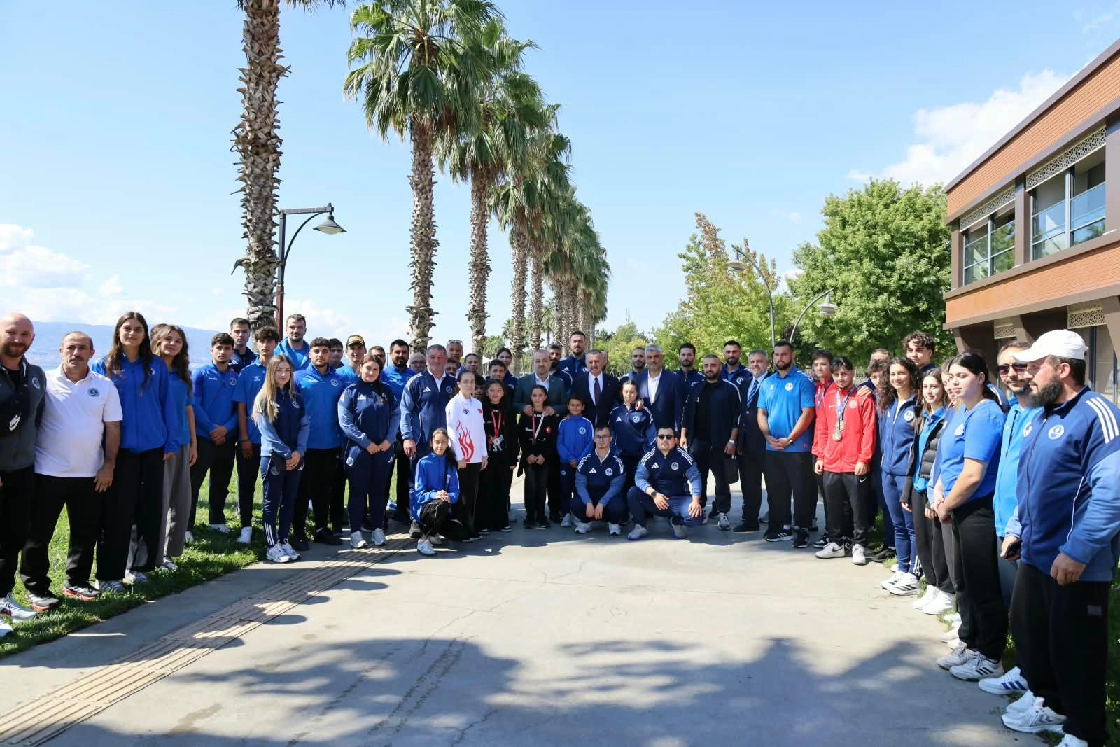 Kocaeli’de Başkan Büyükakın başarılı sporcularla buluştu