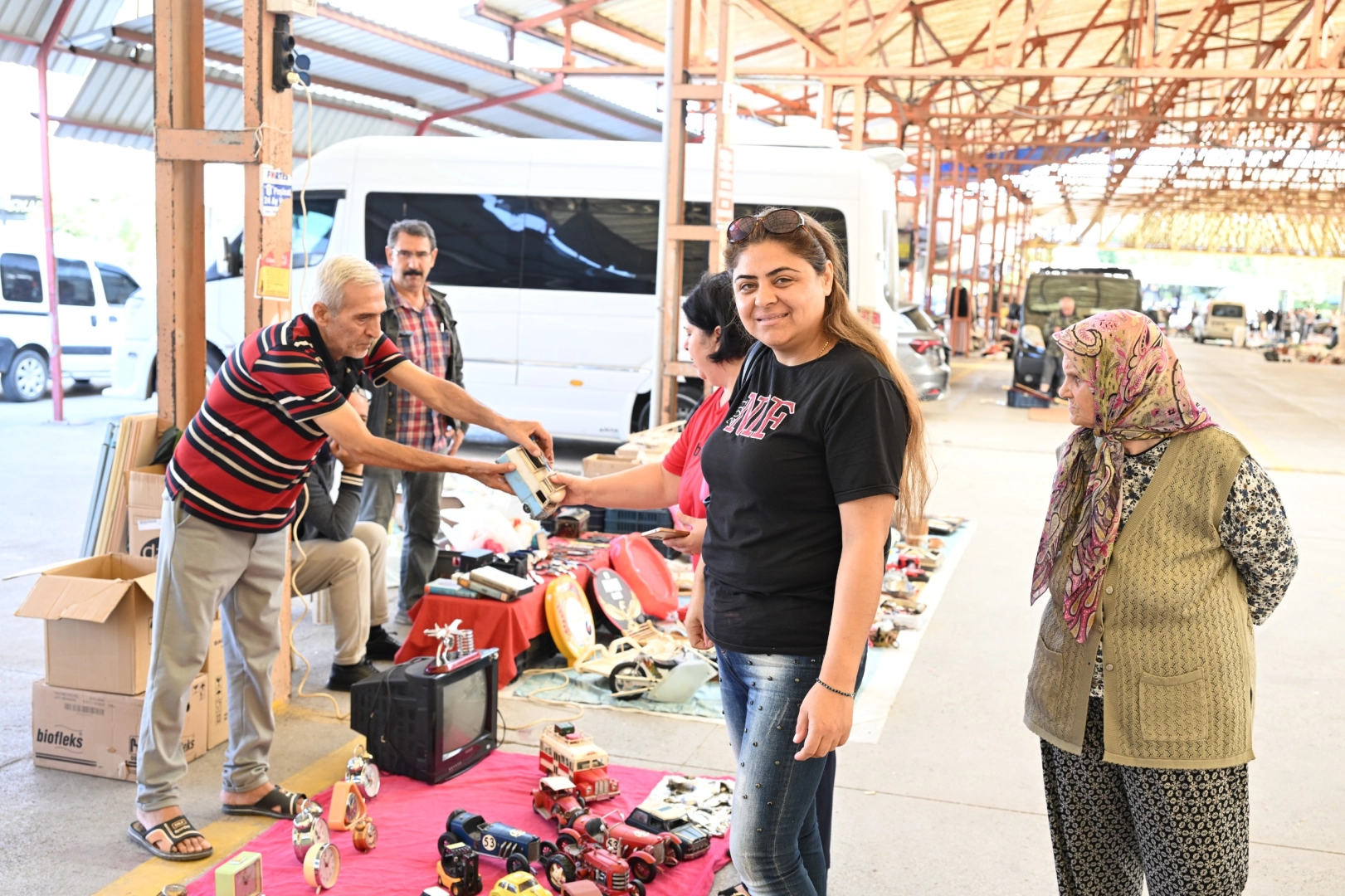 Manisa’da ikinci el eşya pazarı yeni yerinde