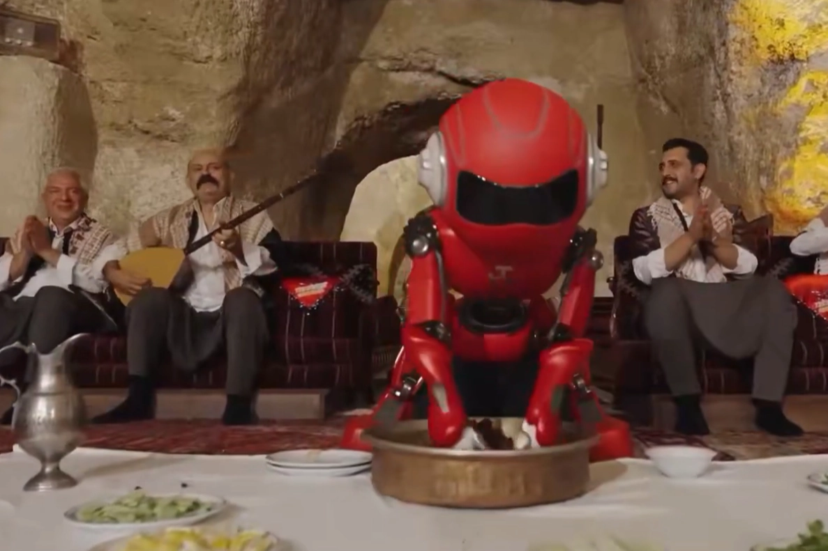 TEKNOFEST heyecanı Şanlıurfa’da başlıyor… Robot çiğ köfteyi yoğurmaya başladı!