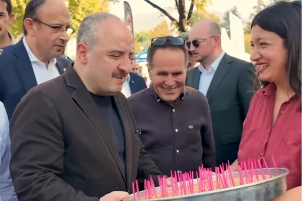 Varank’tan Özgür Özel’e Bursa’dan börekli göndermeli paylaşım