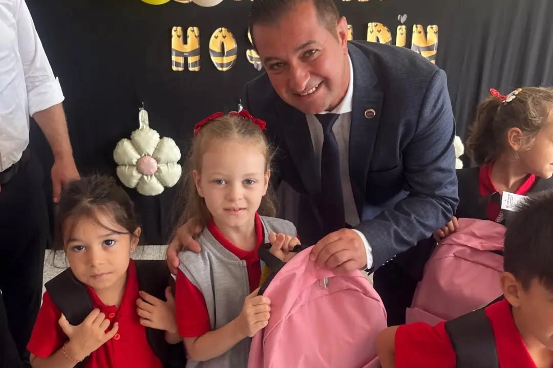 Yenimuhacir Belediyesi’nden öğrencilere ‘ilk’ destek