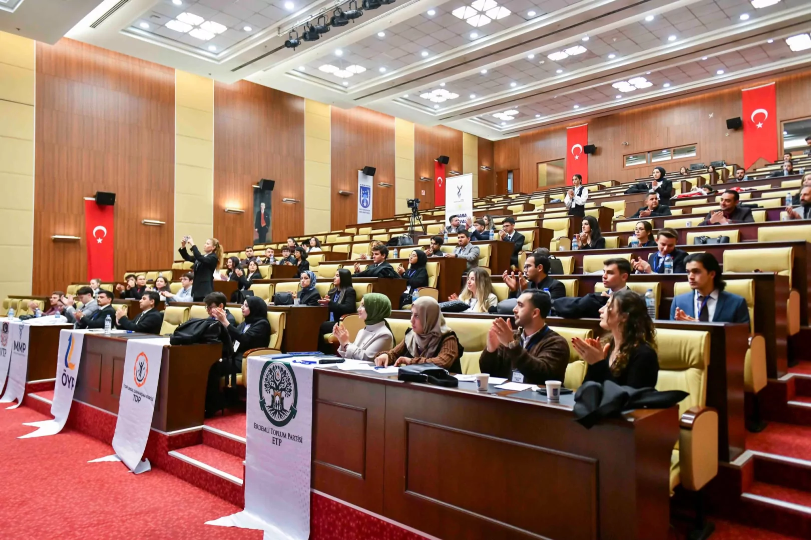 Ankara’da gençler bağımlılıkla mücadeleyi konuştu