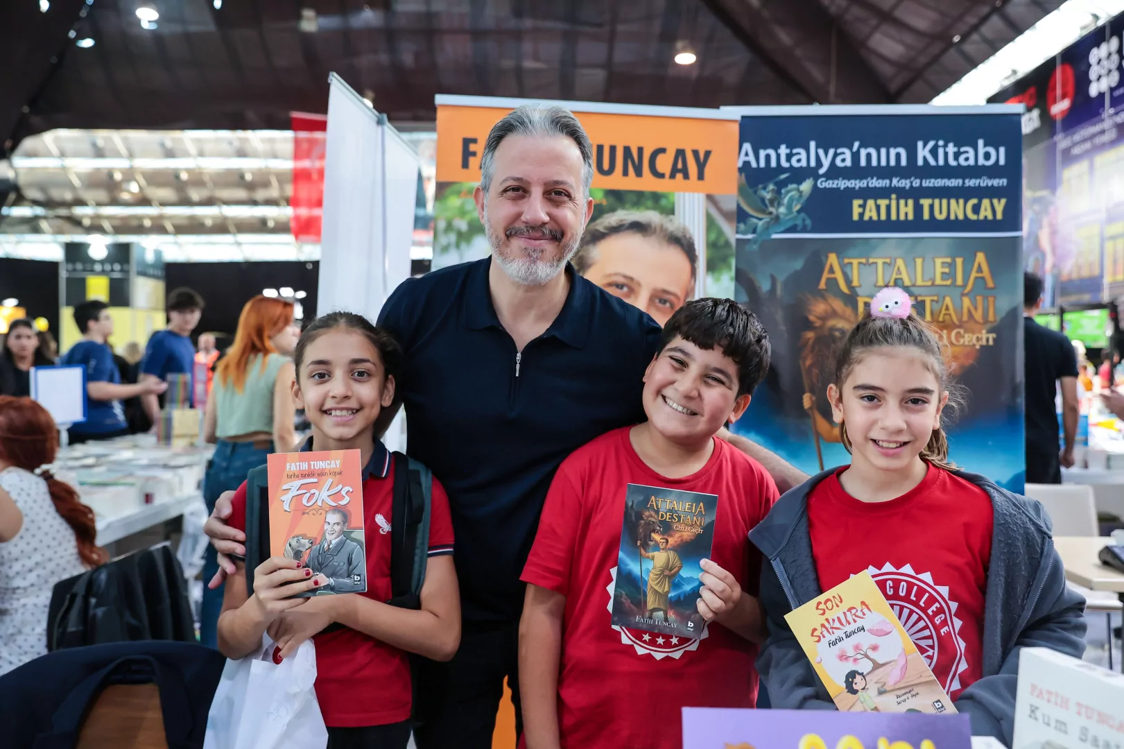 Antalya Kitap Fuarı’na ilgi sürüyor