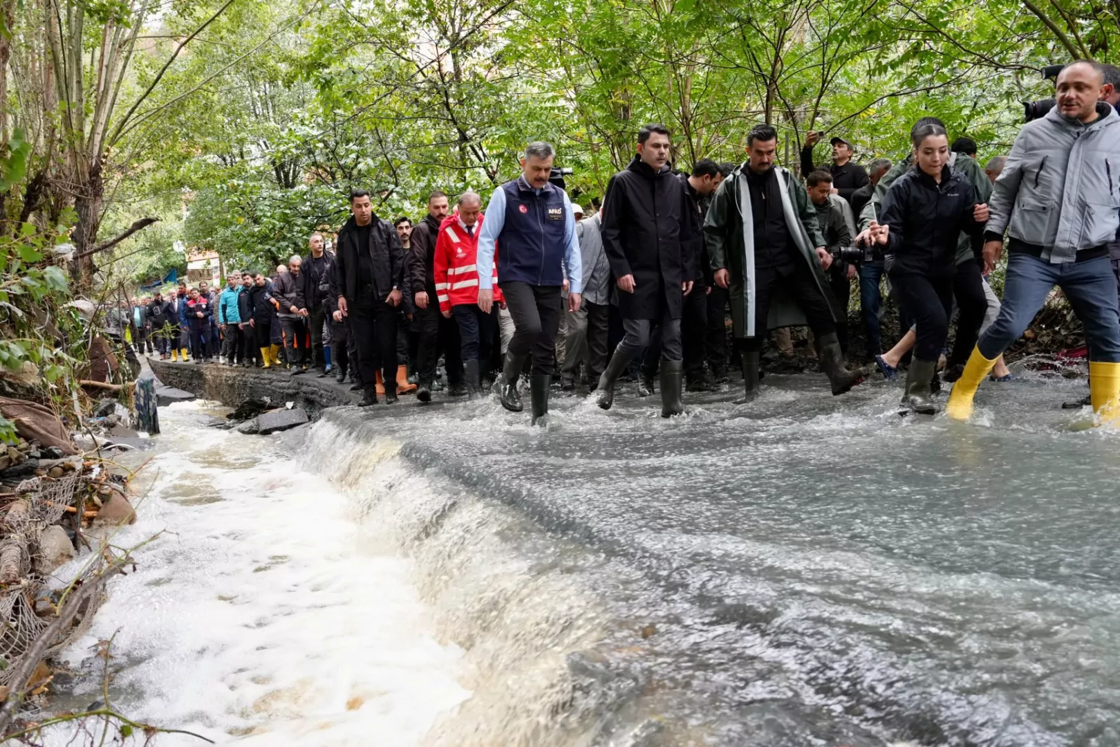 Bakan Kurum’dan Ayazağa’da sel açıklaması… Önce afetin izlerini kaldıracağız