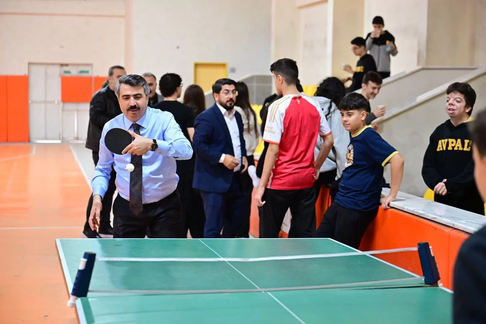 Bursa Yıldırım’da Başkan Yılmaz gençlerle spor yaptı
