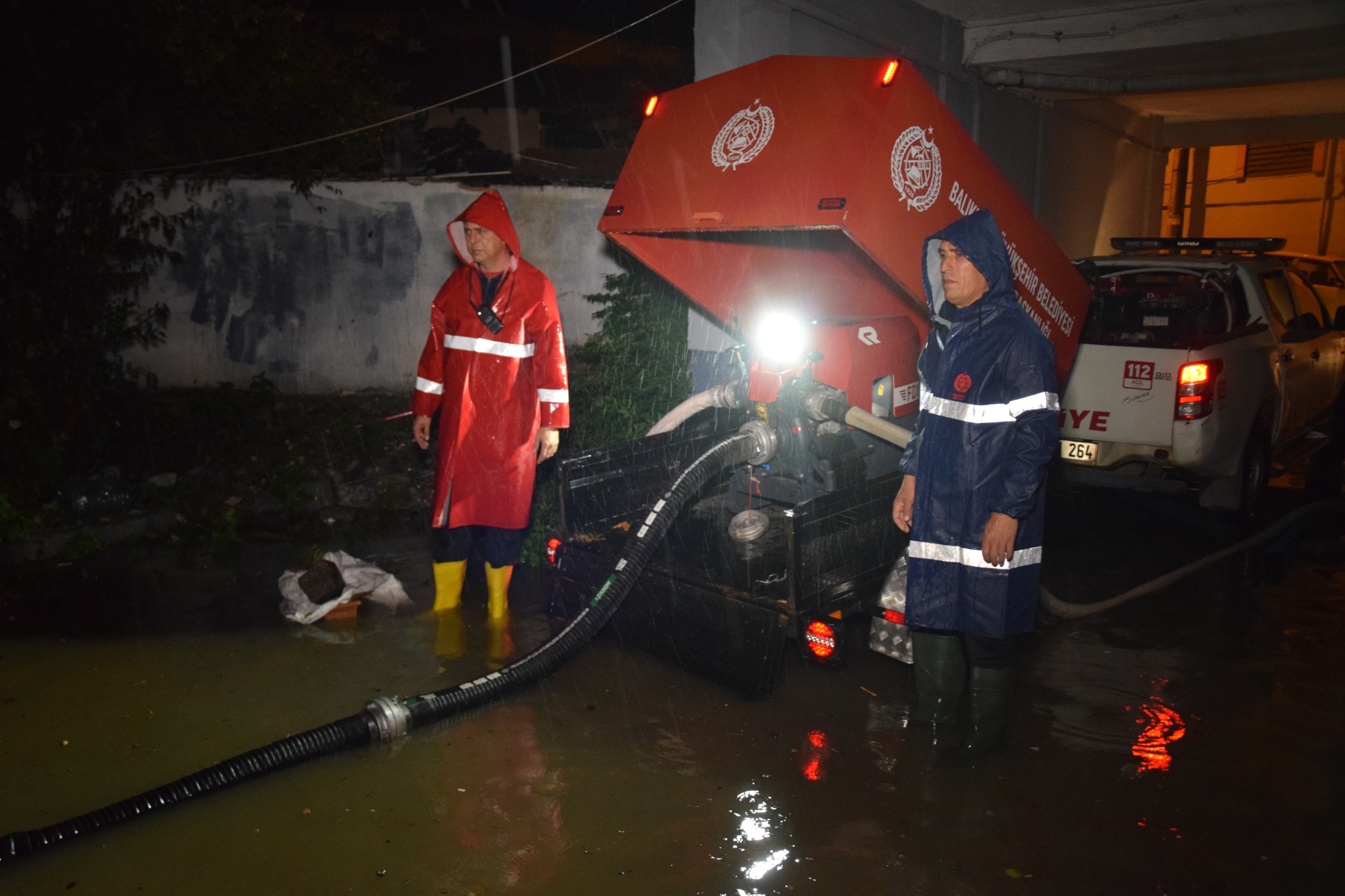 Büyükşehir Belediyesi ve BASKİ Ekipleri 20 İlçede Teyakkuzda