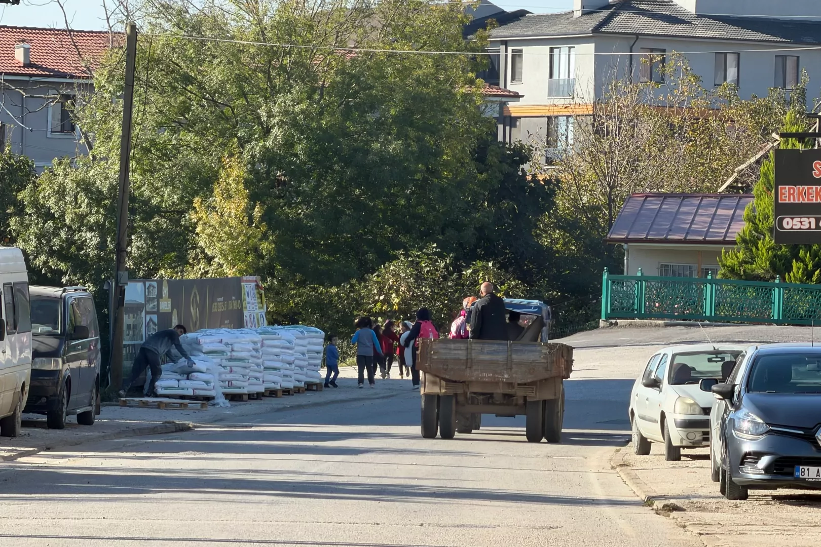 Düzce’de kaldırımlar otoparka dönüştü!