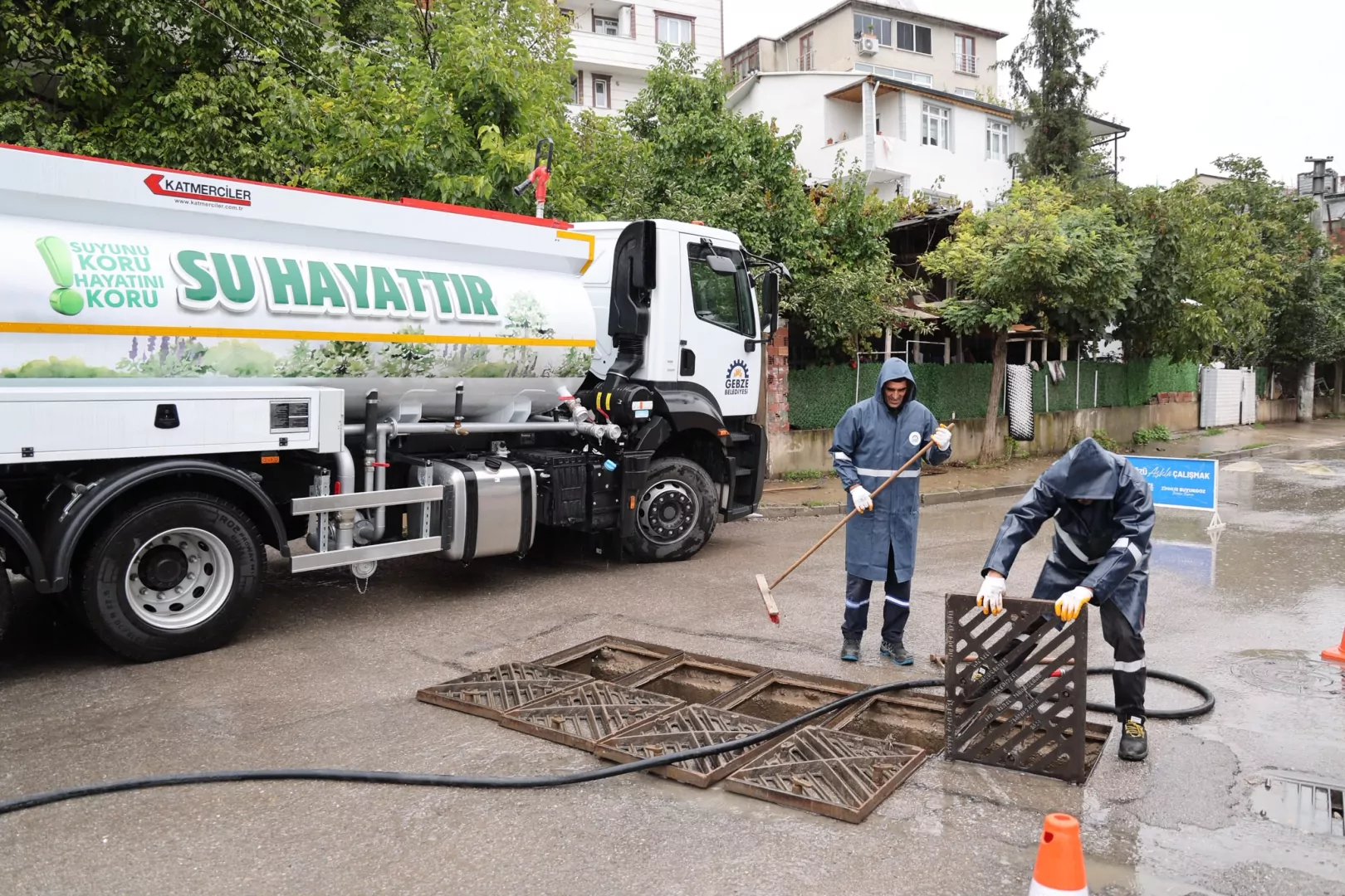 Gebze’de ekiplerden sağanak mesaisi