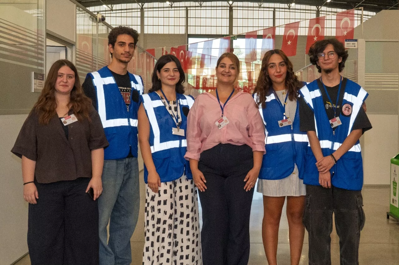 İzmir’de gönüllü sağlık ordusu büyüyor