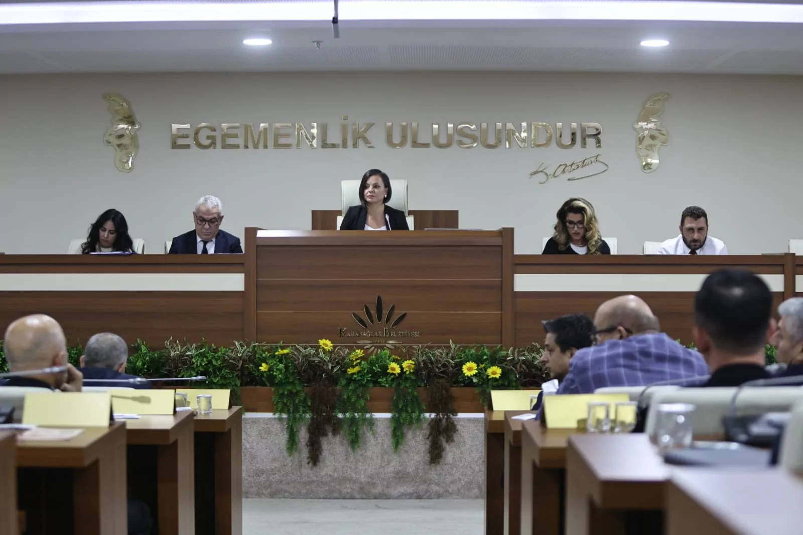 İzmir Karabağlar’da 2027 bütçesi komisyona gönderildi