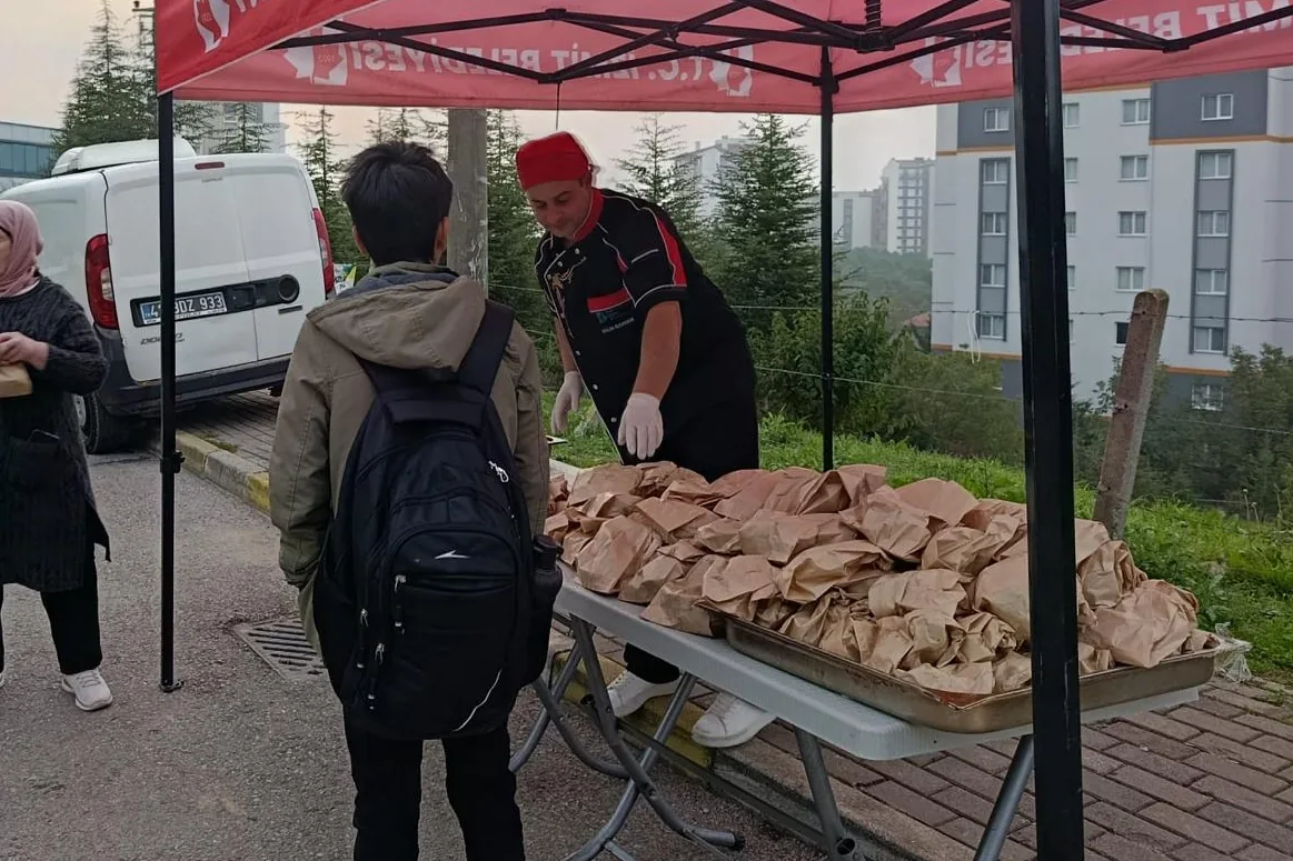 Kocaeli’de İzmit Belediyesi Beslenme Saati Projesine devam ediyor 