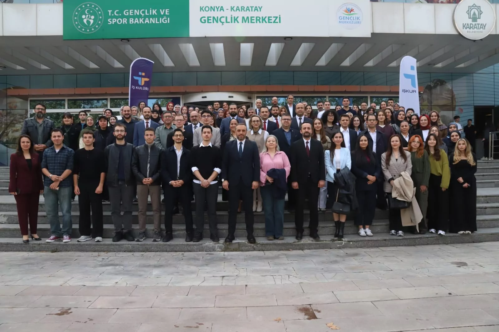 Konya’da gençler ve iş dünyası aynı masada buluştu