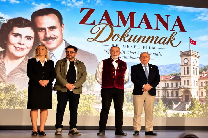 Manisa’da ‘Zamana Dokunmak’ izleyiciyle buluştu