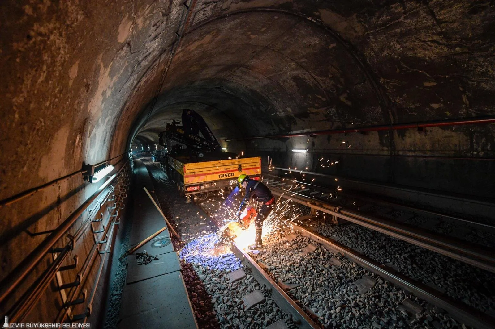 İzmir’de metro raylarında değişim zamanı