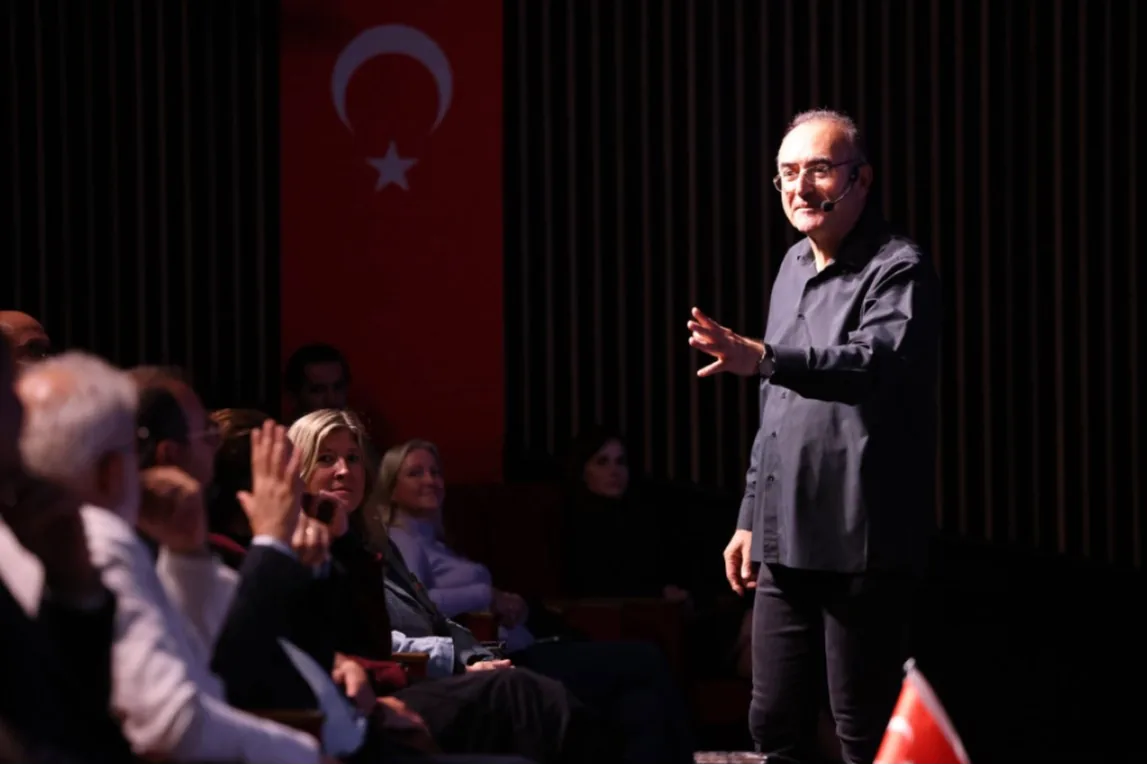 Sunay Akın’dan Cumhuriyet söyleşisi